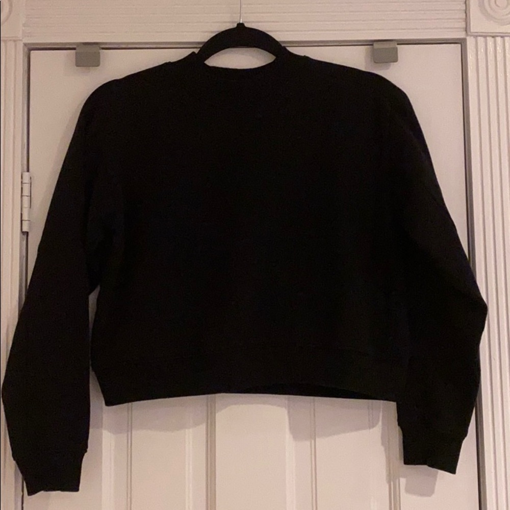 Super cute mock neck cropped sweatshirt!